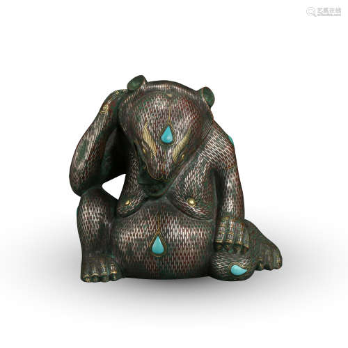 CHINESE TURQUOISE SILVER INLAID BRONZE BEAR WARING PERIOD