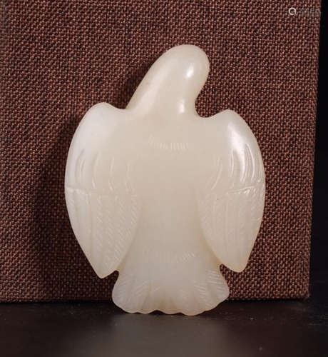 A HETIAN JADE CARVED EAGLE SHAPED PENDANT