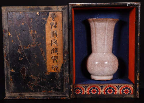 A GEYAO WHITE GLAZE FLOWER MOUTH VASE