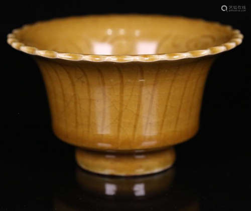 A LONGQUAN YAO YELLOW GLAZE FLOWER PATTERN BOWL