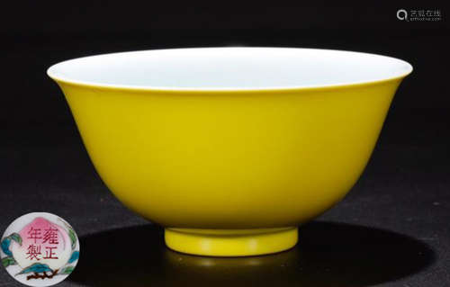 A YELLOW GLAZE FLOWER PATTERN BOWL