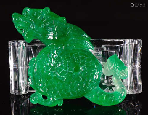 A JADEITE CARVED DRAGON PATTERN PENDANT