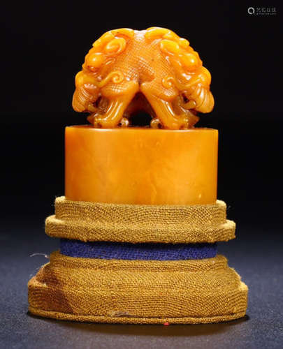 A TIANHUANG STONE CARVED BEAST SHAPED SEAL