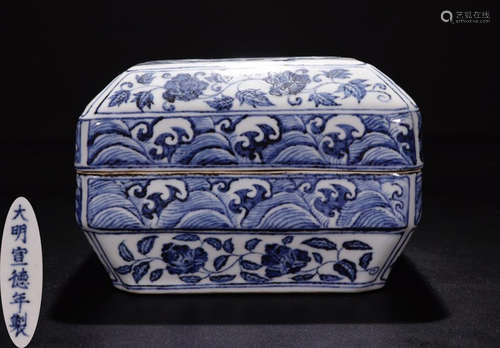 A WHITE&BLUE GLAZE FLOWER&SEA PATTERN BOX