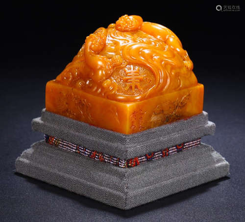 A TIANHUANG STONE CARVED DRAGON SHAPED SEAL