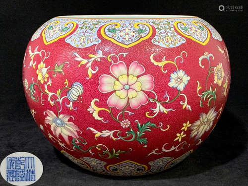 A RED GLAZE FLOWER PATTERN JAR