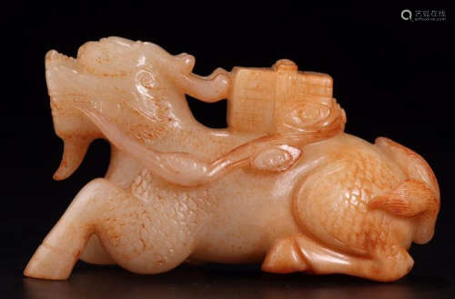 A HETIAN JADE CARVED KILIM SHAPED PENDANT