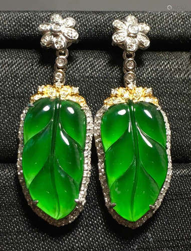 A GREEN JADEITE CARVED LEAF EARRINGS, TYPE A