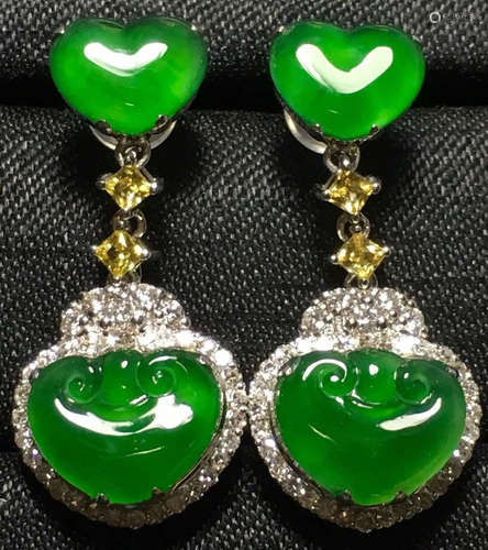 A GREEN JADEITE CARVED AUSPICIOUS EARRING, TYPE A