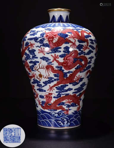 A WHITE&BLUE GLAZE DRAGON PATTERN VASE