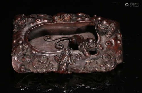 A ZITAN WOOD CARVED TIGER SHAPED PEN WASHER