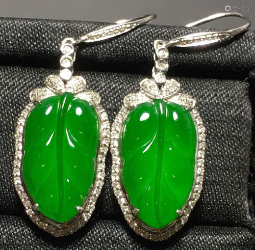 A GREEN JADEITE CARVED LEAF EARRINGS, TYPE A