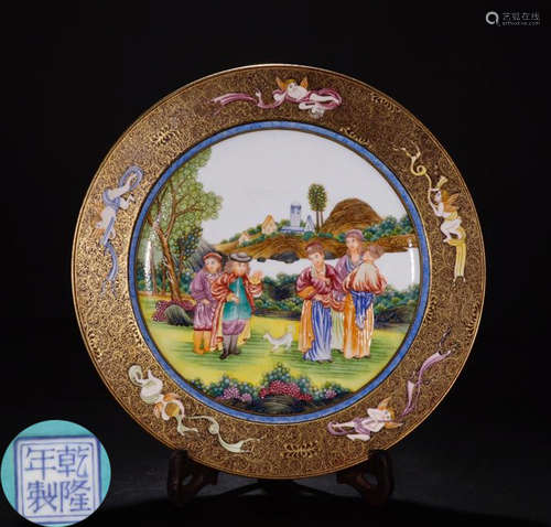 A FAMILLE ROSE GLAZE FIGURE PATTERN PLATE