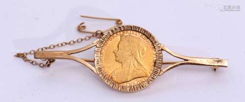 Victorian sovereign dated 1901, framed in a 9ct gold bar brooch mount, gross weight 12.9gms