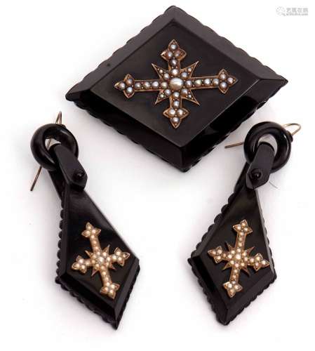 Victorian carved jet mourning brooch and matching earrings circa 1875, each applied with a seed