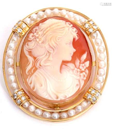 Carved shell cameo brooch/pendant depicting a head and shoulders profile of a lady, framed within