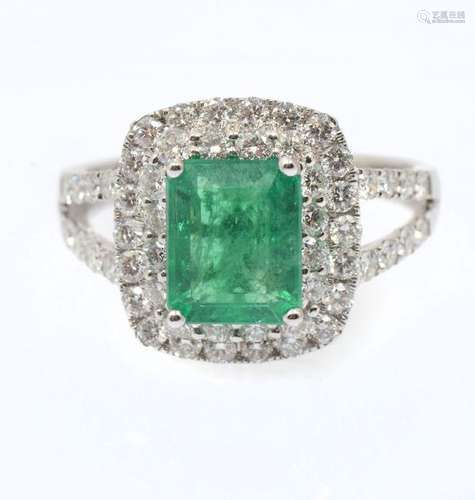 18K EMERALD & DIAMOND RING: A 2.09 CT emerald is