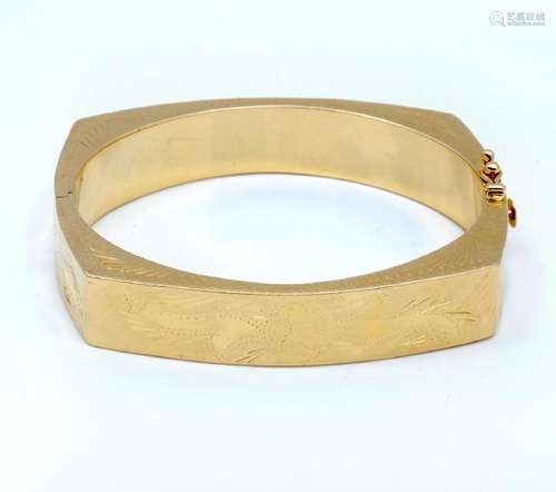 23.6 GRAM 14K MID CENTURY BANGLE