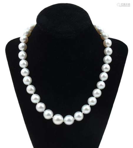 WHITE SOUTH SEAS PEARL NECKLACE