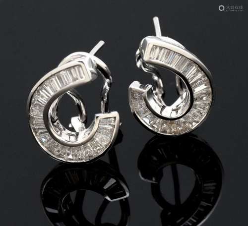 PAIR OF 14K WHITE GOLD CURVED DIAMOND EARRINGS