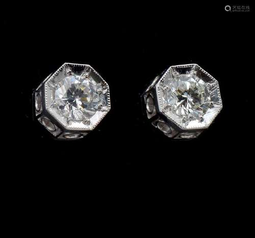 PLATINUM 1.35CTW HEXOGONAL DIAMOND EAR STUDS