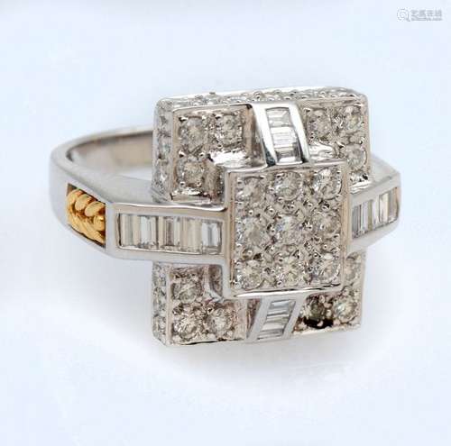 18K TIERED SQUARE DIAMOND LADIES RING