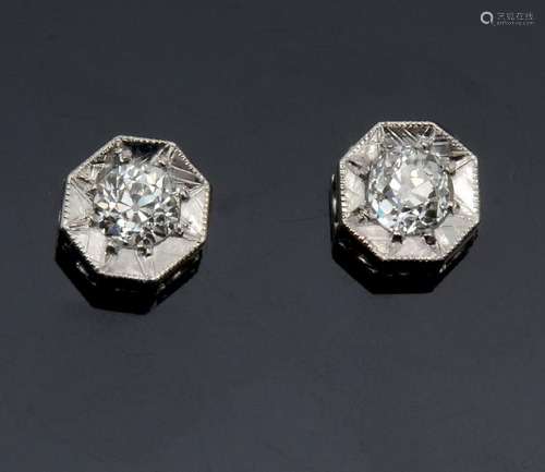 PLATINUM 0.88CTW HEXOGONAL DIAMOND EAR STUDS