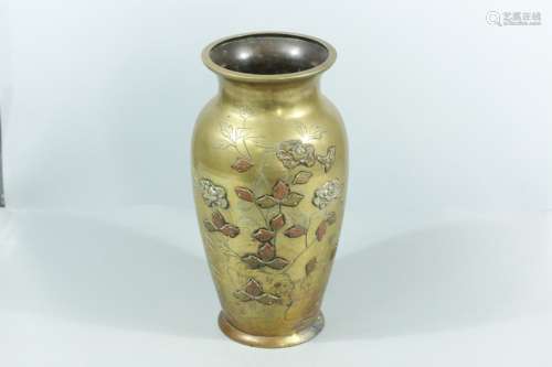明治时期.铜错金银高浮雕花鸟纹瓶