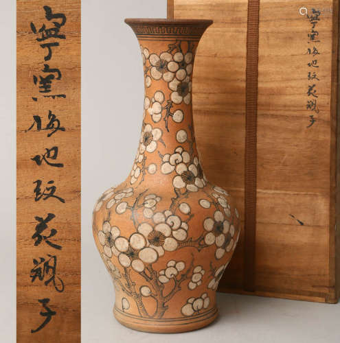 梅紋花瓶
