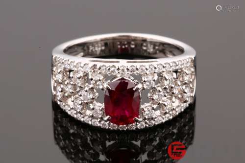 天然鸽血红1.1克拉红宝石镶铂金钻石宽面戒指 （PT900，红宝石1.10克拉，钻石0.57克拉，附证书）