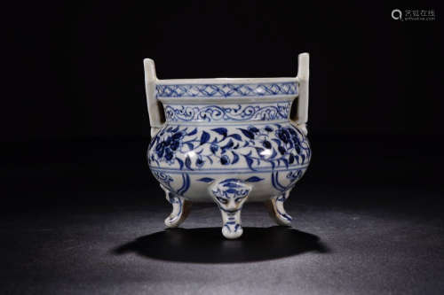 A BLUE & WHITE TRIPOD CENSER WITH WAVE & LOTUS