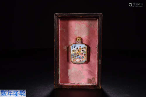 AN EMBEDED GOLD EDGE ENAMELED SNUFF BOTTLE