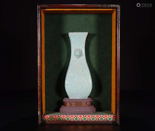 A LONGQUAN YAO VASE