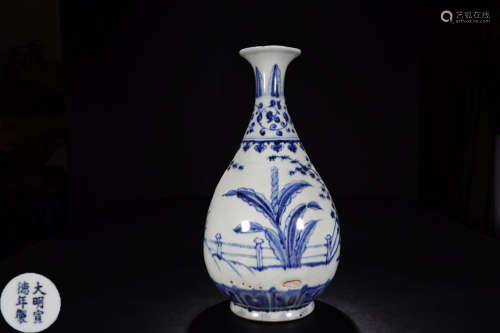 A BLUE & WHITE VASE CARVED IN FLOWERS