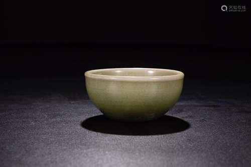 A YUEYAO CELADON GLAZE BOWL