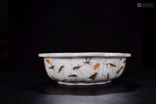 A FAMILLE BOWL CARVED IN VARIOUS BUGS