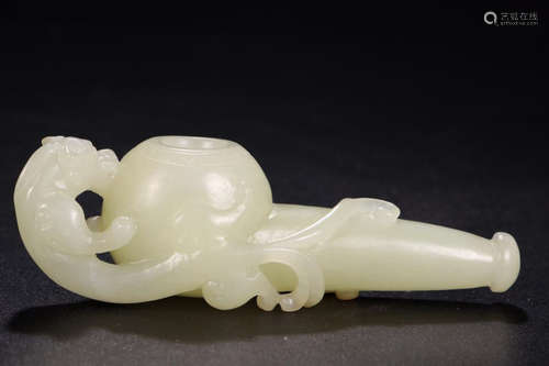 A HETIAN JADE CIGARETTE PIPE IN DRAGON PATTERN