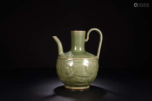 A YAOZHOU YAO GREEN GLAZE POT WITH FLORAL PATTERN