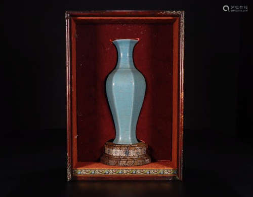 A GE YAO STYLE CELADON GLAZE VASE