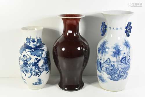 Lot de vases en porcelaine de Chine  (3 pièces)