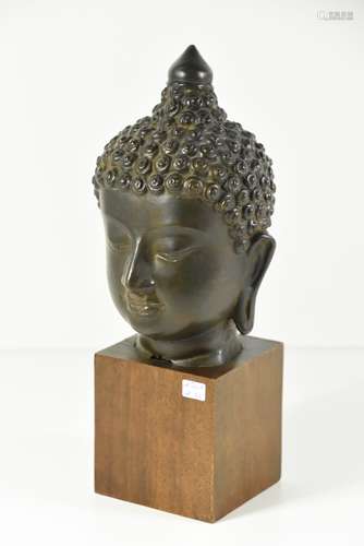 Tête de Bouddha ancienne en bronze, soclée (Ht.hors socle 22cm)