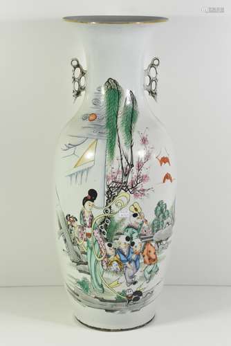 Vase en porcelaine de Chine (Ht 58cm)