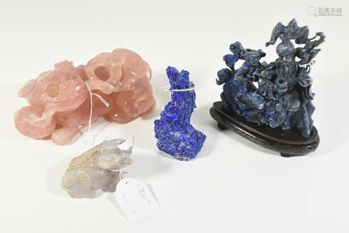 Lot de quatre groupes en pierre dure (quartz, lapis lazuli) Chine 20ème, ht du plus grand 16cm