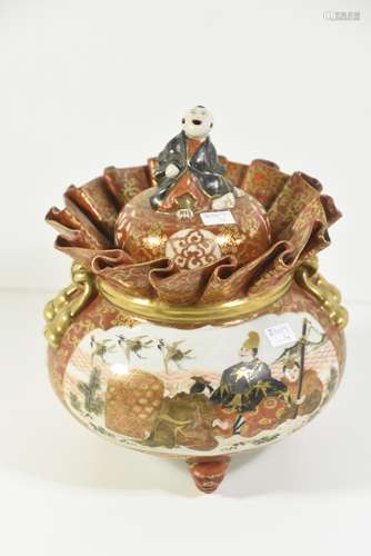 Pot couvert en porcelaine du Japon, époque Meiji (Ht 22cm)