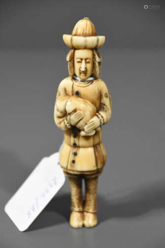 Personnage de la Cie des Indes en ivoire sculpté, Chine 19ème (Ht.13cm, accidents à la tête)
