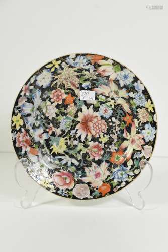 Petite assiette en porcelaine de Chine du 19ème à décor floral (Ø 17.5cm)