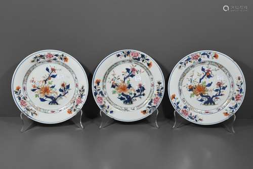 Trois assiettes en porcelaine de Chine 18ème