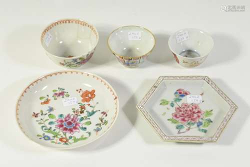 Lot de cinq porcelaines chinoises