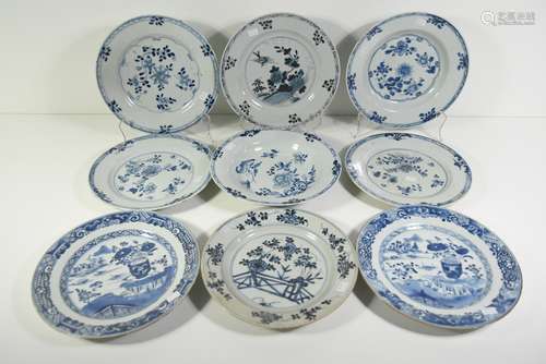 Lot de 9 assiettes bleues, Chine 18ème (égrenures)