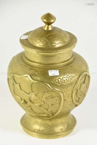 Pot couvert chinois en bronze, signé (Ht.23cm)